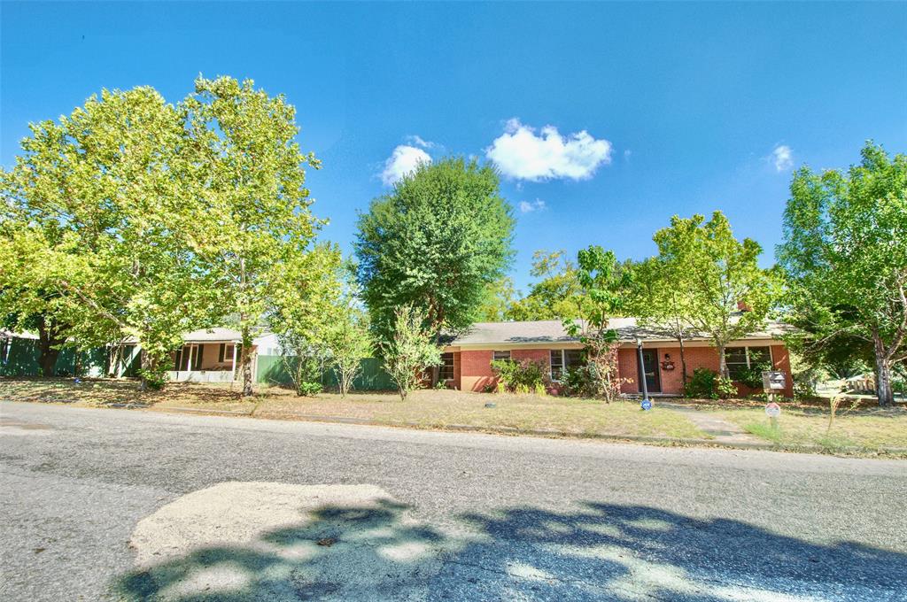 819 Pecan Street Property Photo 3