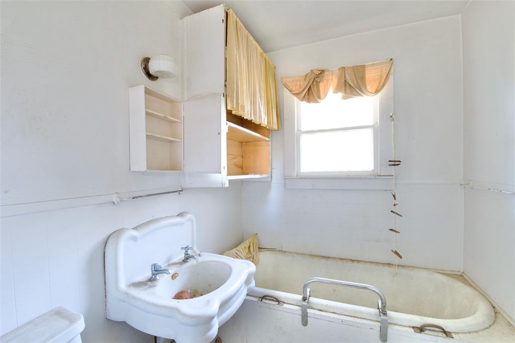 819 Pecan Street Property Photo 35