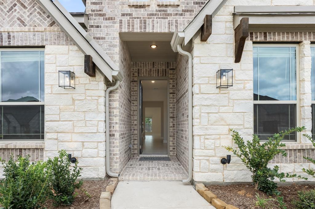 933 Cardinal Drive Property Photo 4