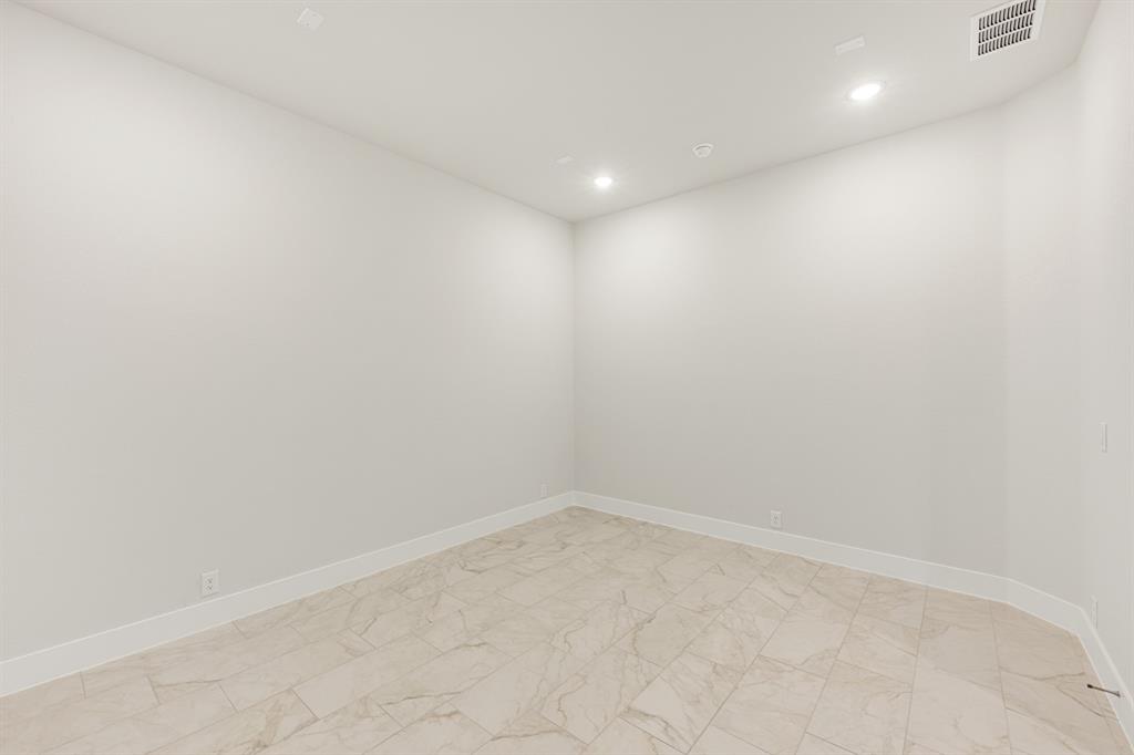933 Cardinal Drive Property Photo 12