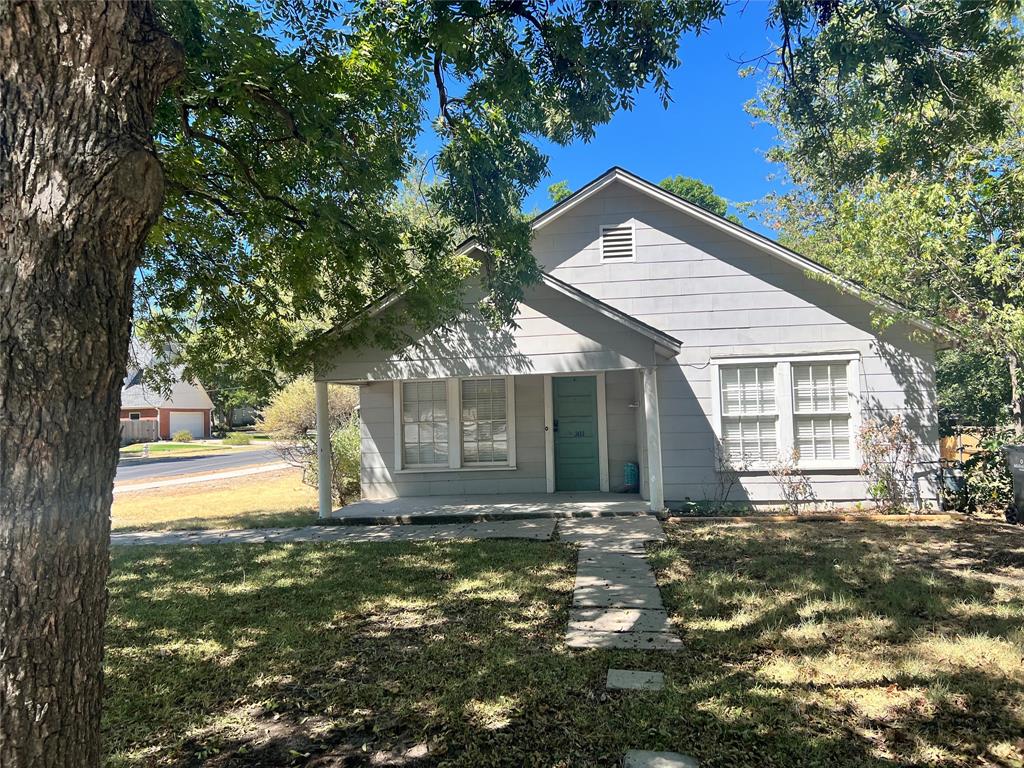 303 N 4th Street Property Photo 1