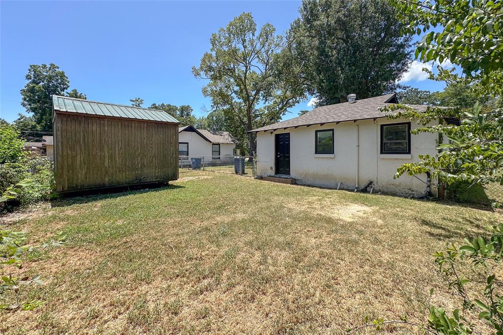 909 Alice Street Property Photo 2