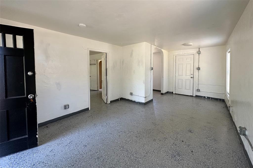 909 Alice Street Property Photo 3