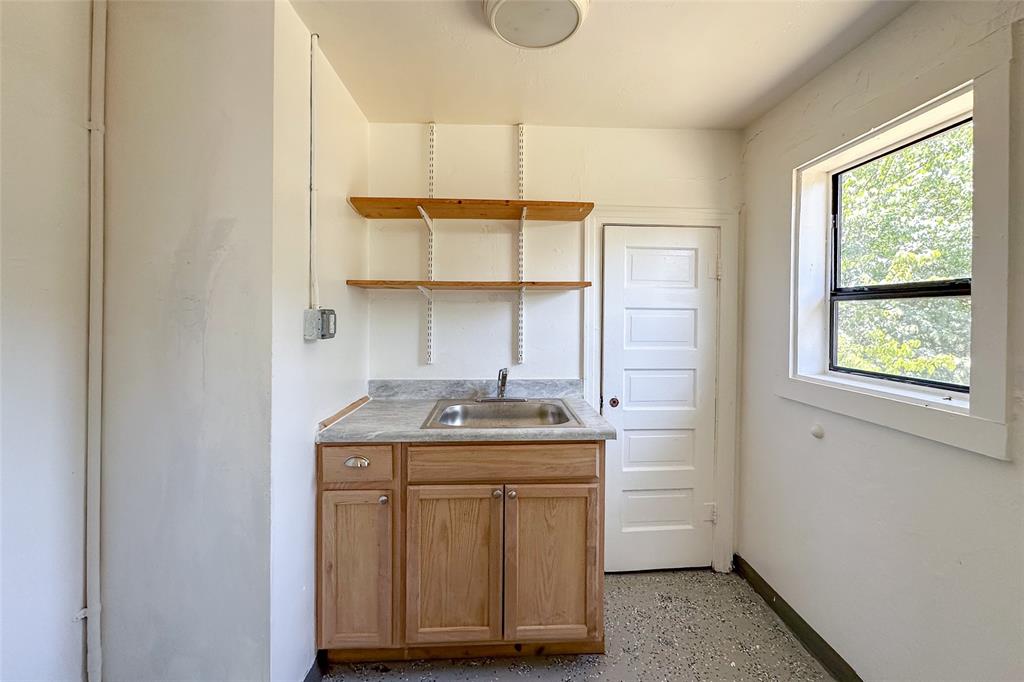 909 Alice Street Property Photo 5