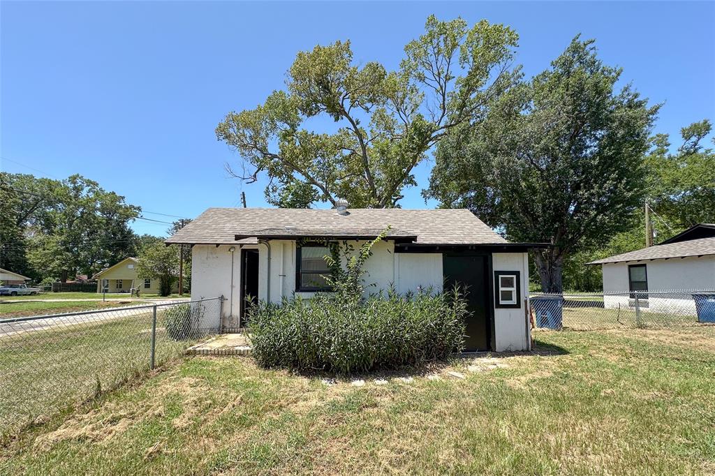 909 Alice Street Property Photo 11
