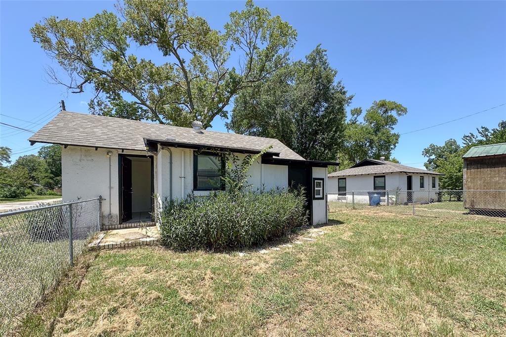 909 Alice Street Property Photo 12