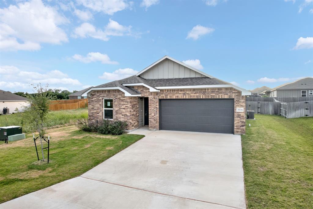 3016 Titus Court Property Photo 2