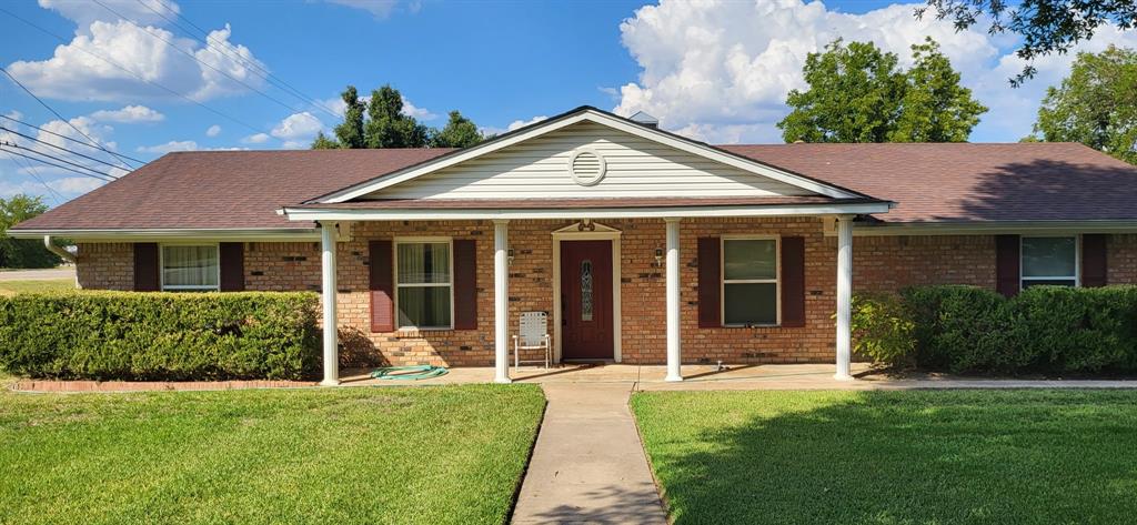 1321 Lakeview Drive Property Photo 1