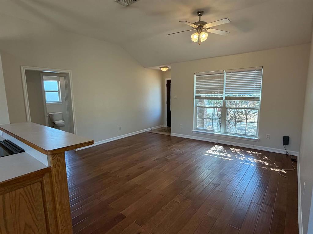 1231 W Hyman Street Property Photo 3