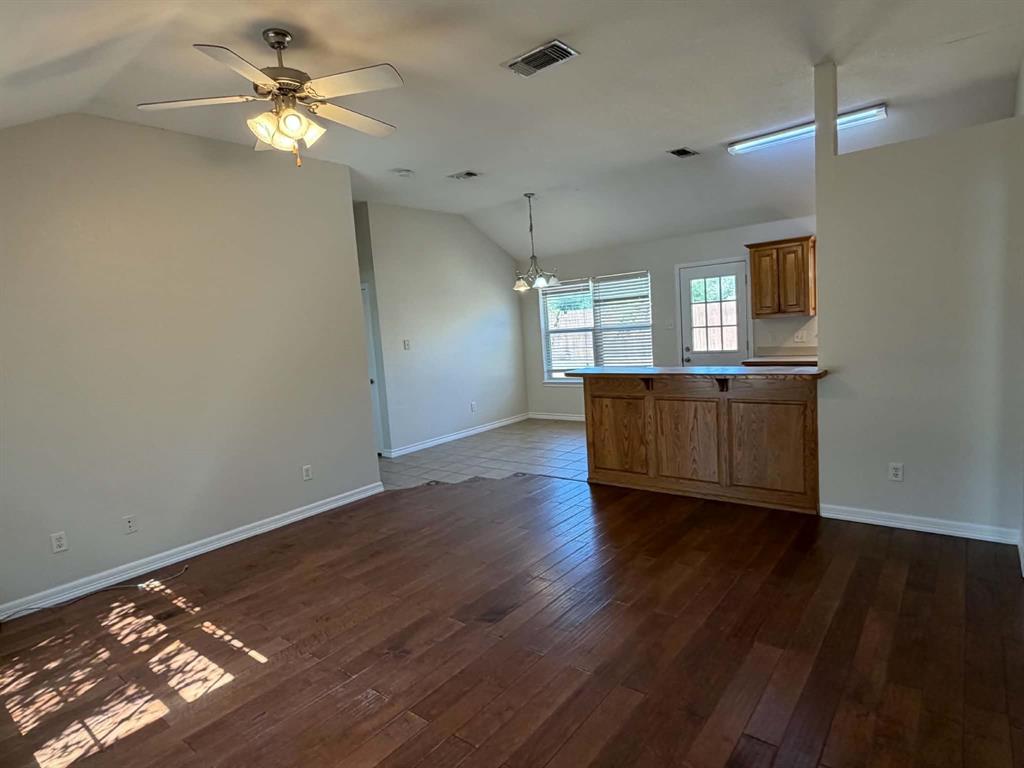 1231 W Hyman Street Property Photo 4