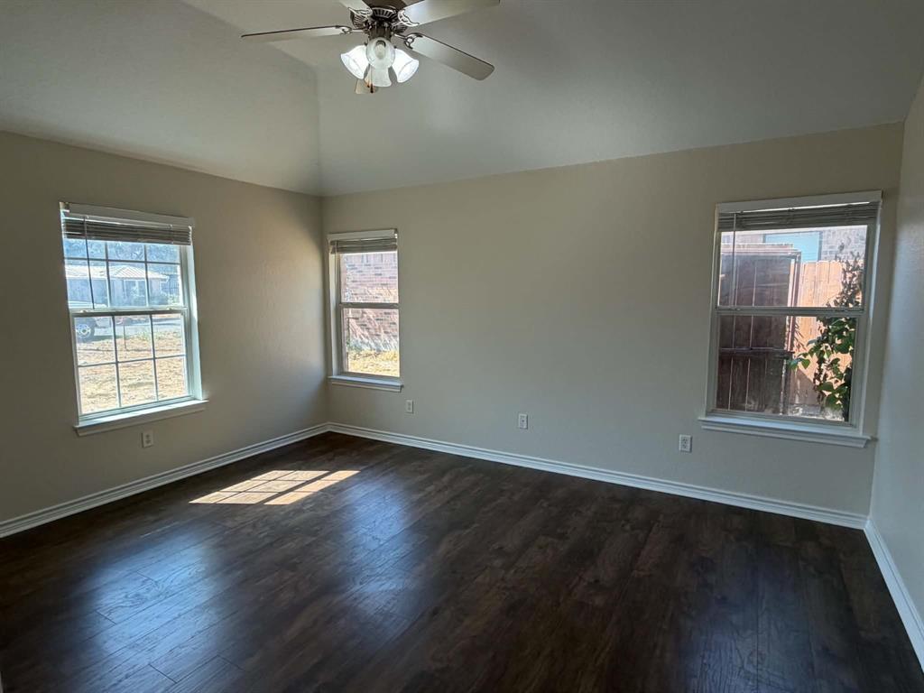 1231 W Hyman Street Property Photo 8