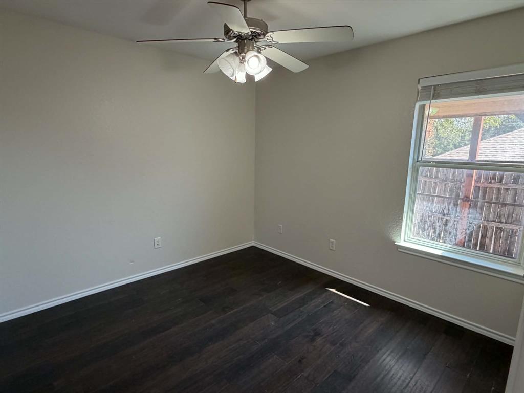 1231 W Hyman Street Property Photo 13