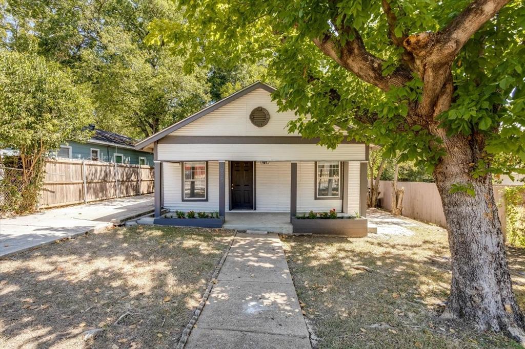 930 S Vernon Avenue Property Photo 1