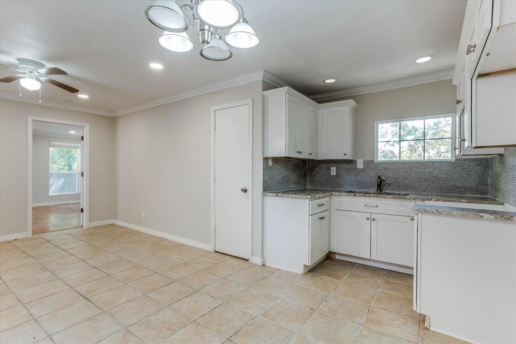 930 S Vernon Avenue Property Photo 14