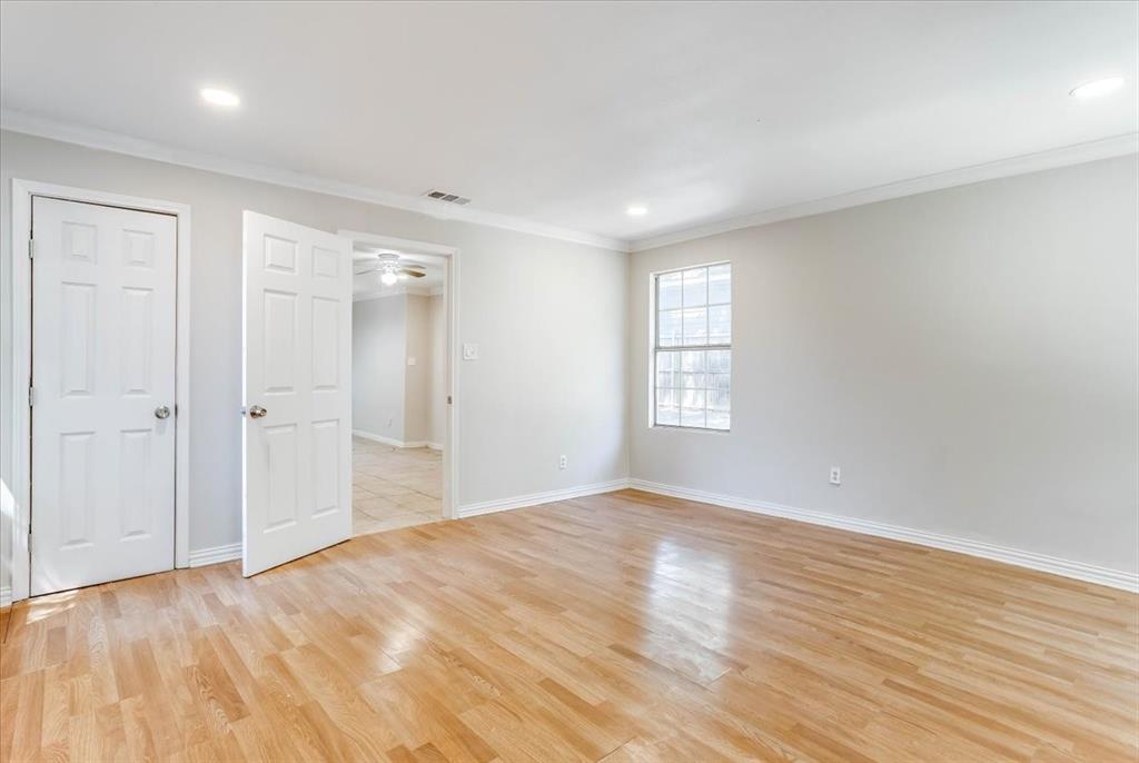 930 S Vernon Avenue Property Photo 15