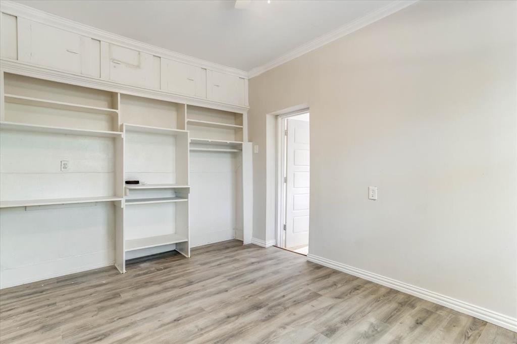 930 S Vernon Avenue Property Photo 16
