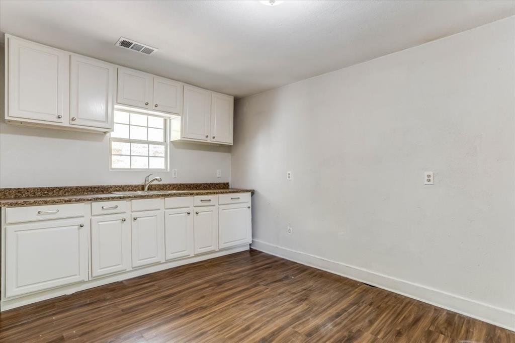 930 S Vernon Avenue Property Photo 19
