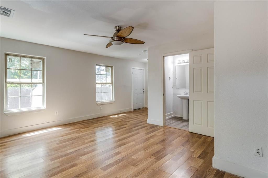 930 S Vernon Avenue Property Photo 21