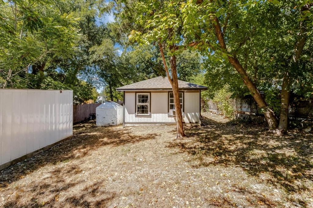 930 S Vernon Avenue Property Photo 24