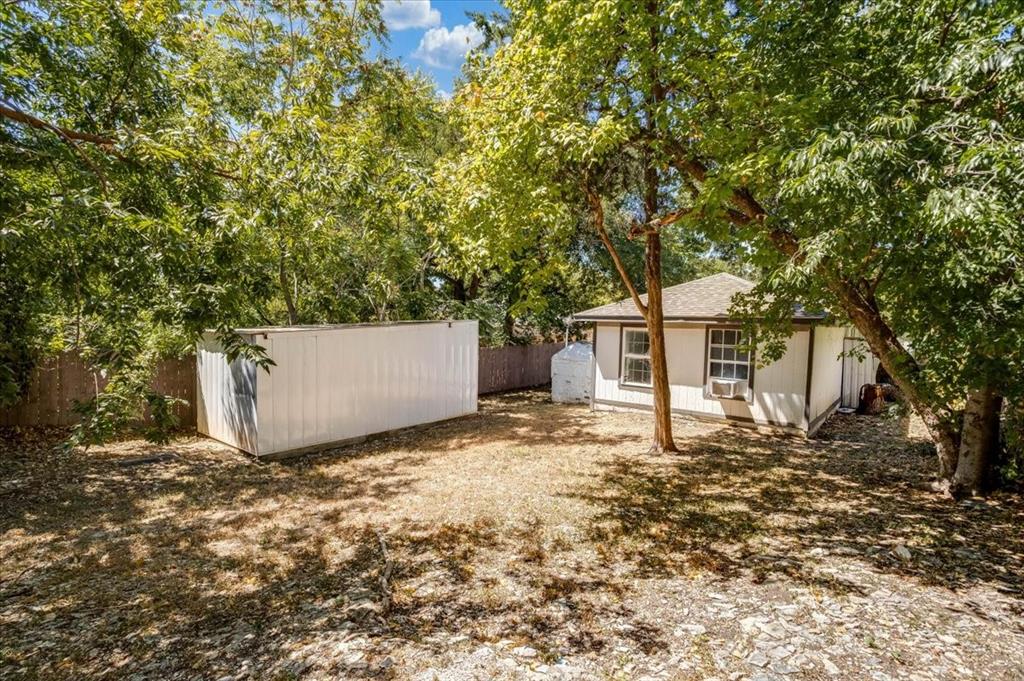 930 S Vernon Avenue Property Photo 25