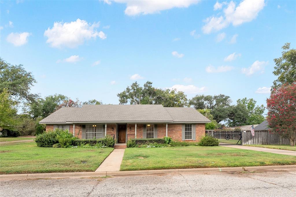 925 Bradley Drive Property Photo 1