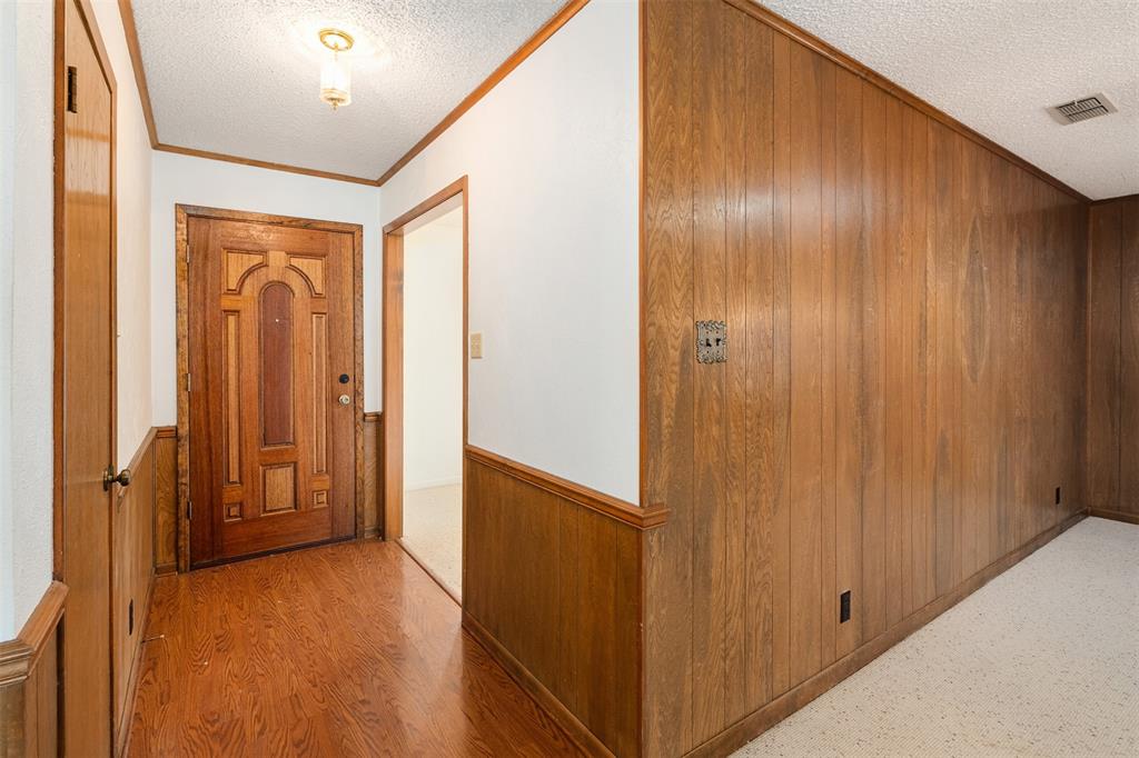 925 Bradley Drive Property Photo 4