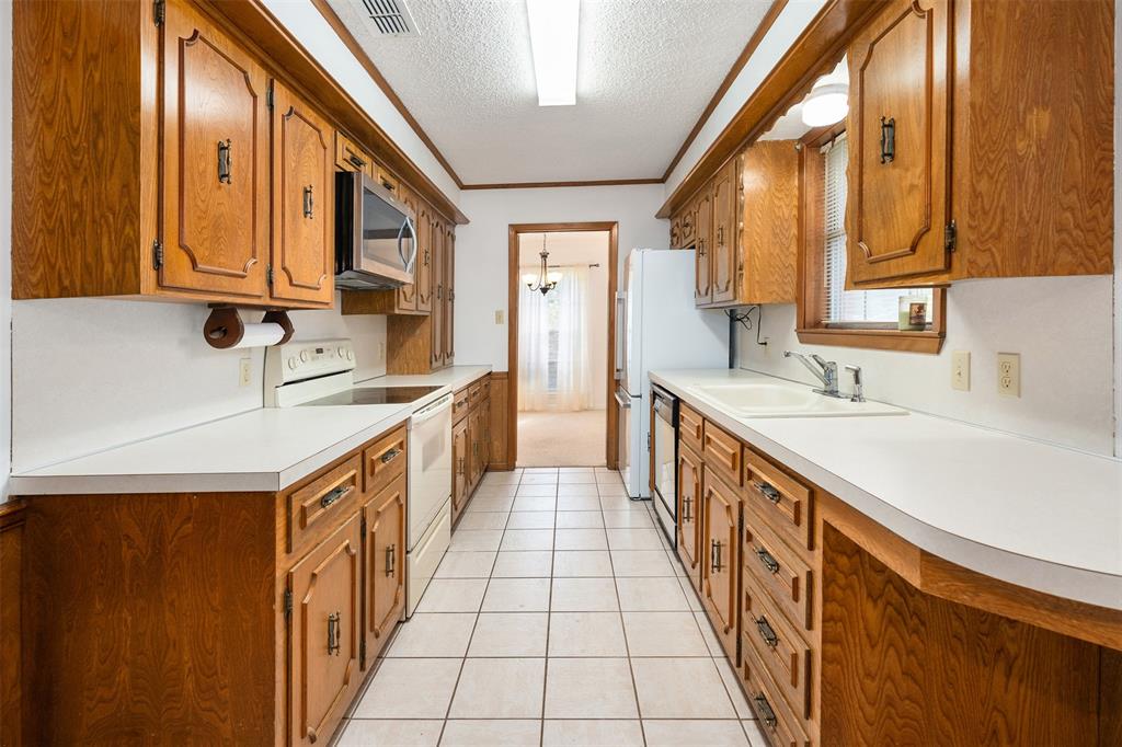 925 Bradley Drive Property Photo 13
