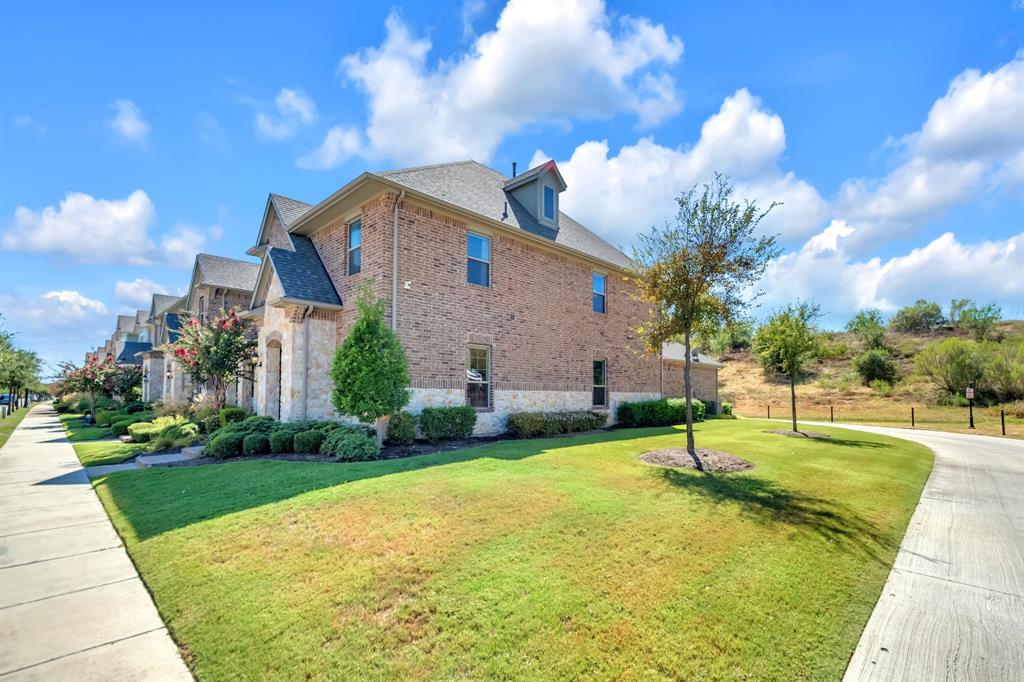 4524 Meadow Hawk Drive Property Photo 2