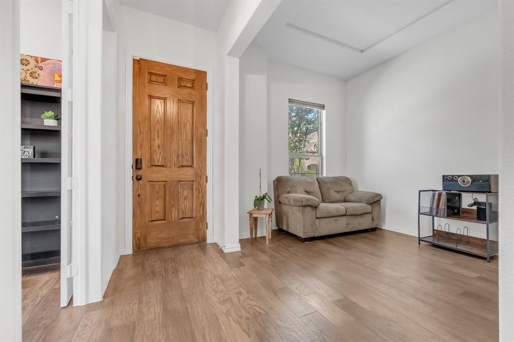 4524 Meadow Hawk Drive Property Photo 4
