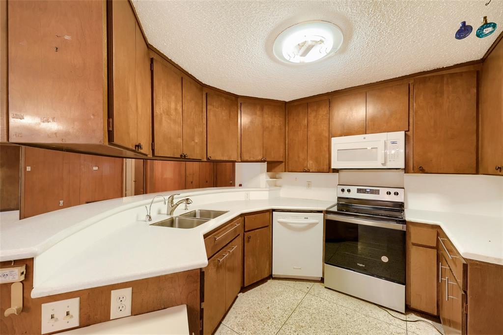 7149 Blairview Drive Property Photo 9
