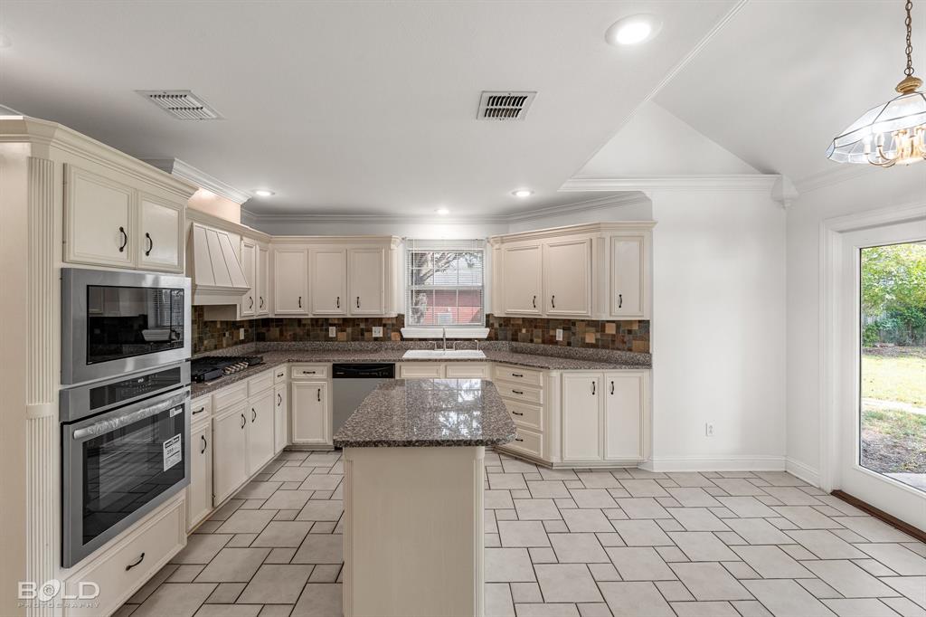 1808 Emberwood Circle Property Photo 12