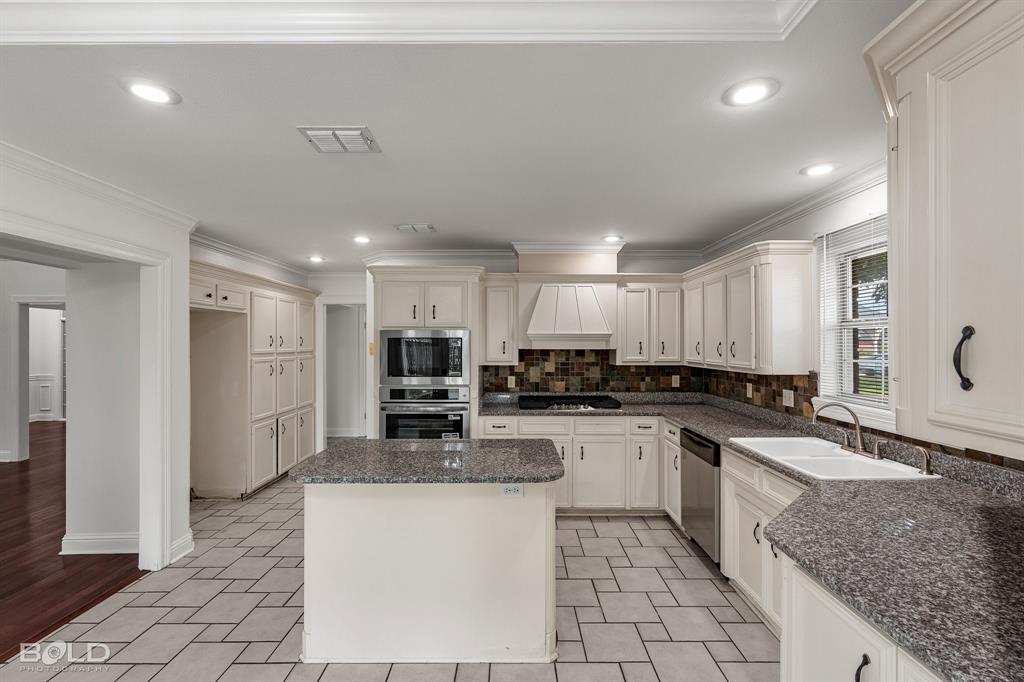 1808 Emberwood Circle Property Photo 13