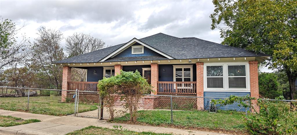 1013 Poindexter Street Property Photo 1