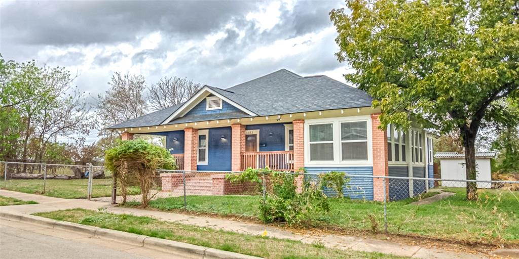 1013 Poindexter Street Property Photo 1
