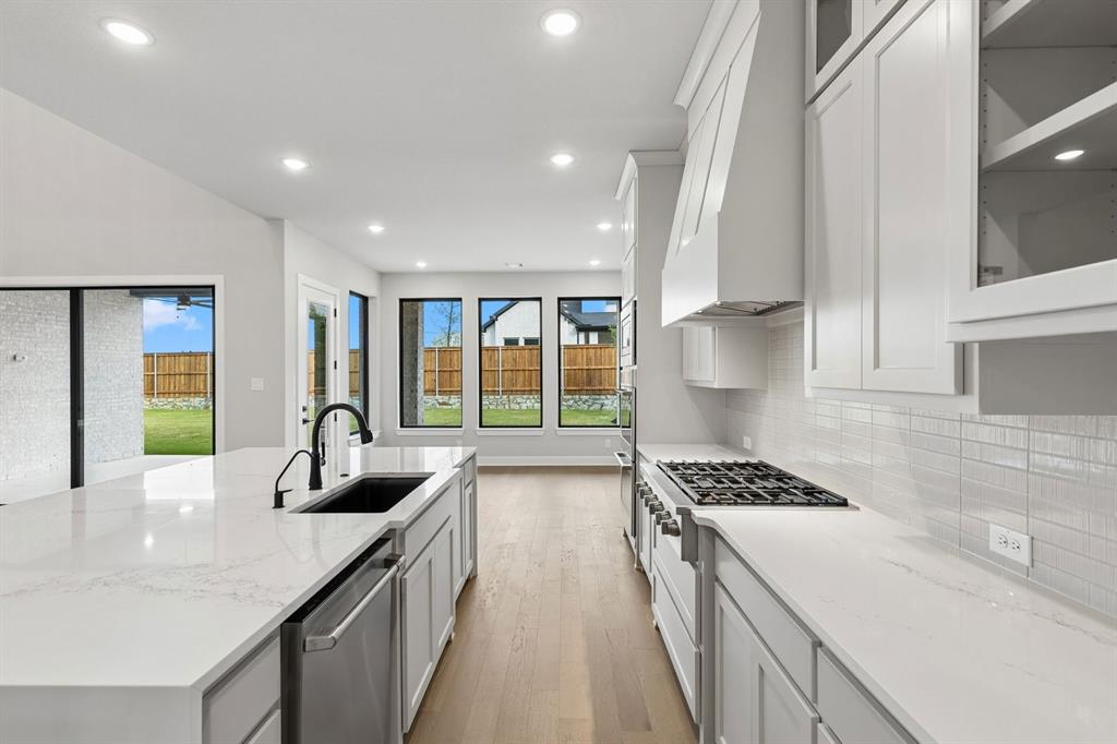 9368 Scarlet Flower Road Property Photo 7