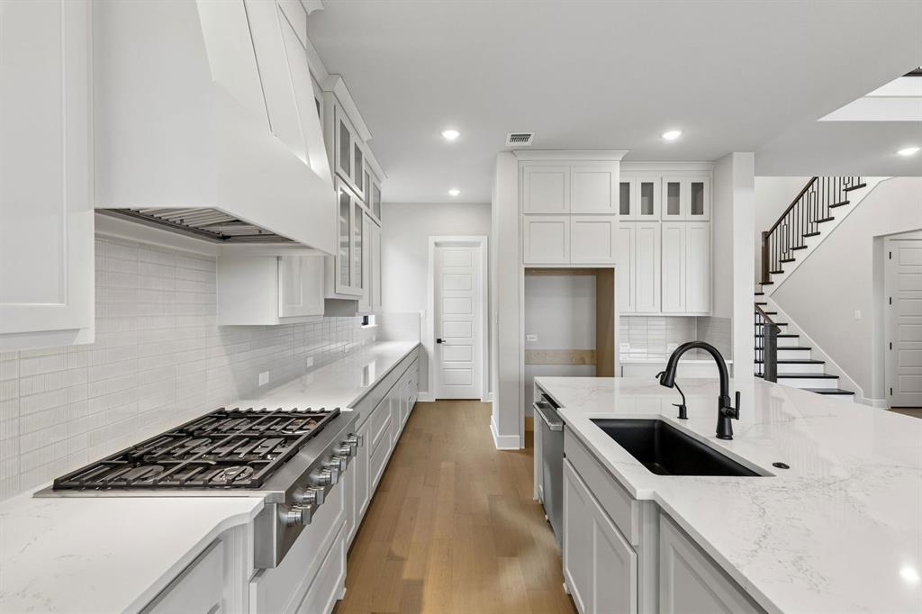 9368 Scarlet Flower Road Property Photo 8