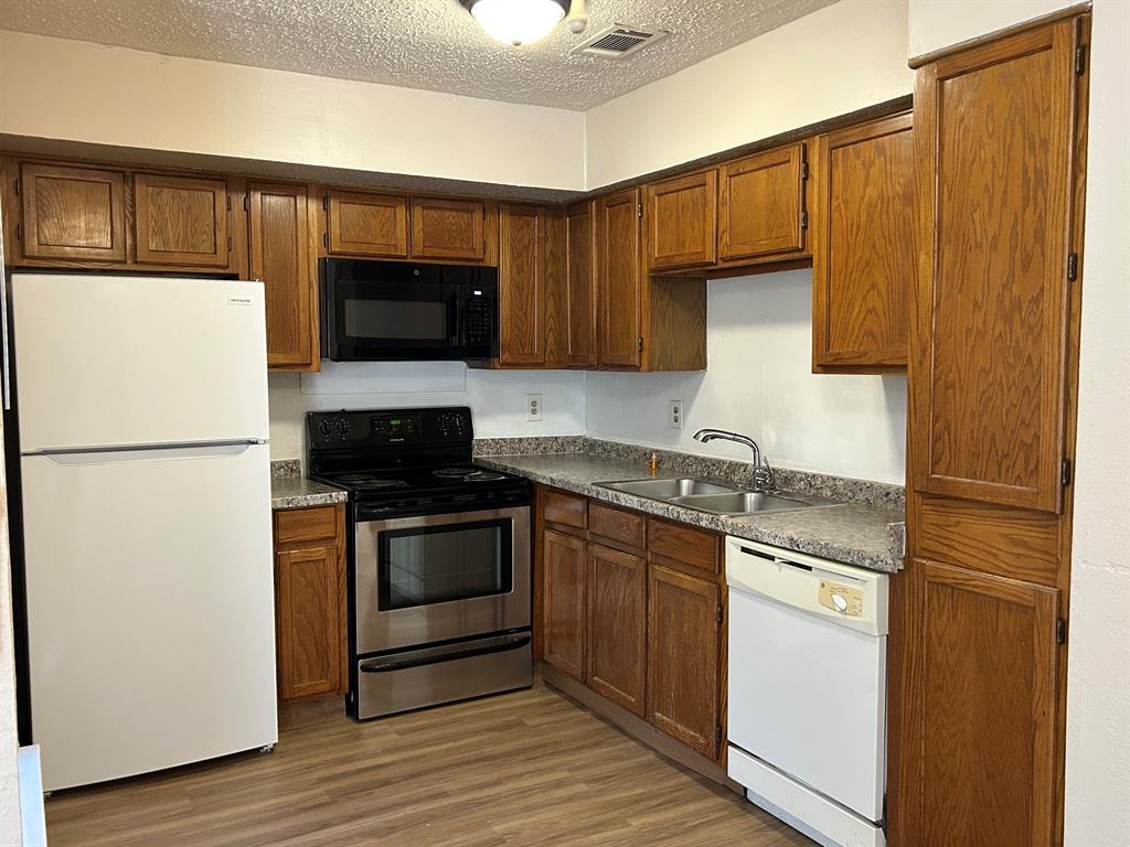 9839 Walnut Street 103 Property Photo 5