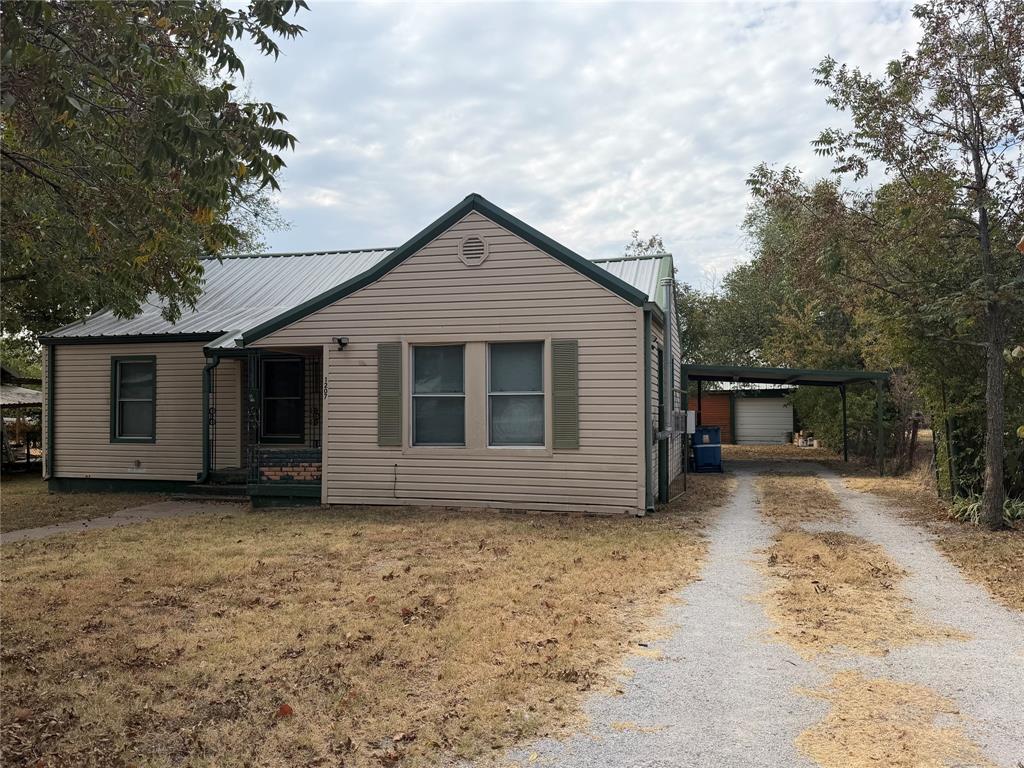 1207 Park Drive Property Photo 2