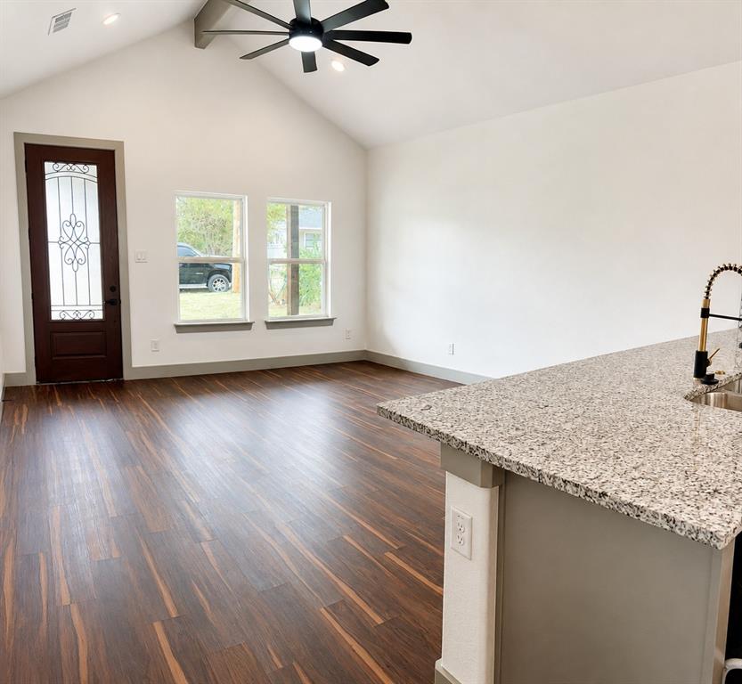 207 Cotton Street Property Photo 3