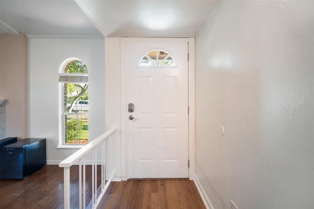 2209 Overglen Drive Property Photo 7