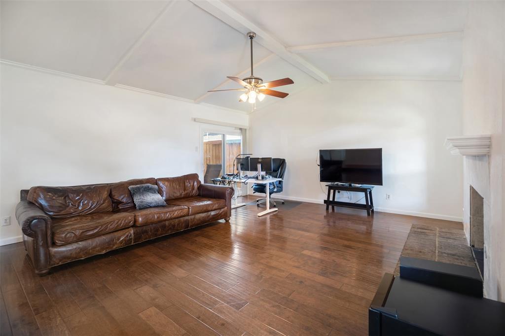 2209 Overglen Drive Property Photo 8