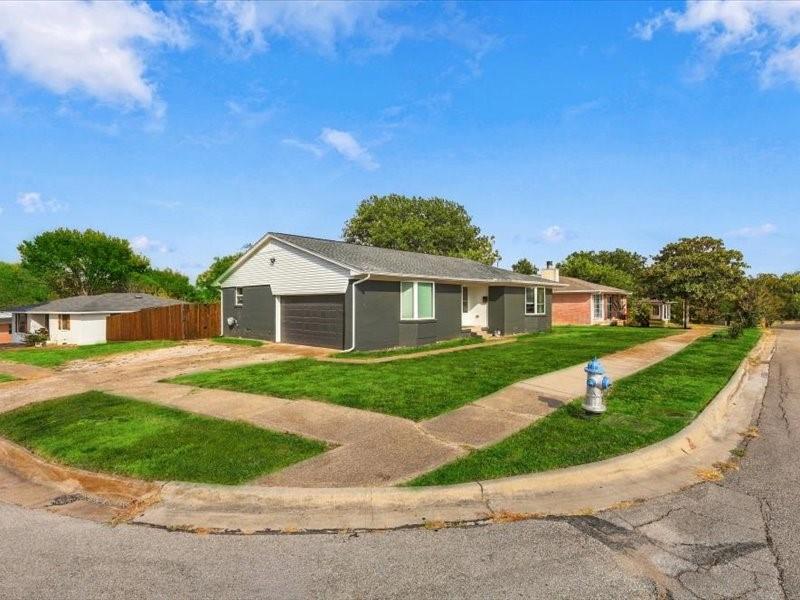 108 Joe White Street Property Photo 3