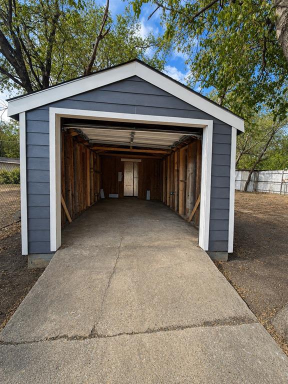 2801 Burchill Road Property Photo 11