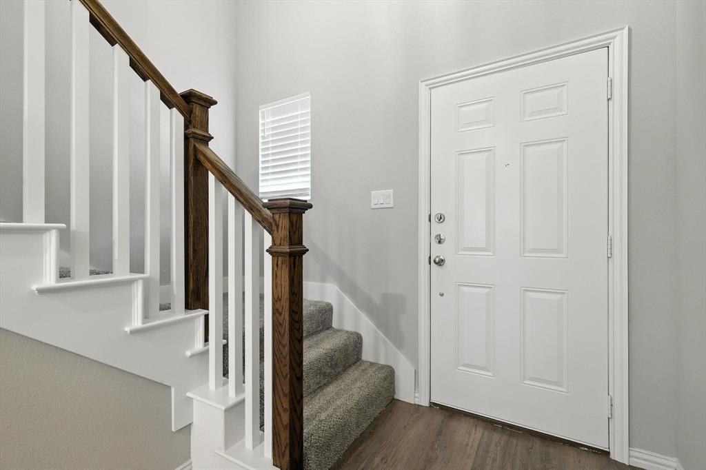 212 Wayside Court Property Photo 4
