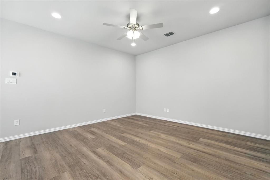 212 Wayside Court Property Photo 11