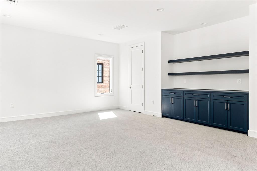 6454 Kenwood Avenue Property Photo 29