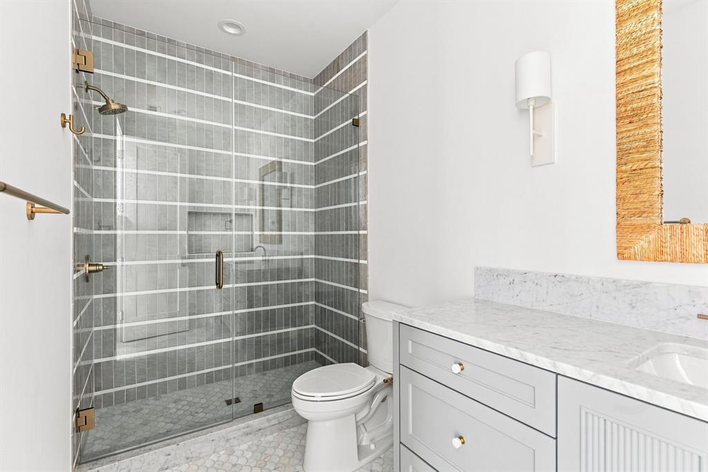 6454 Kenwood Avenue Property Photo 30