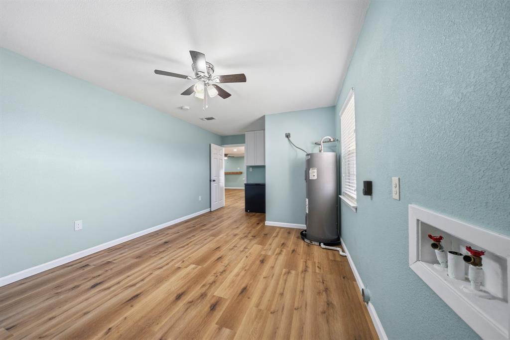 8707 E Highway 6 Property Photo 11