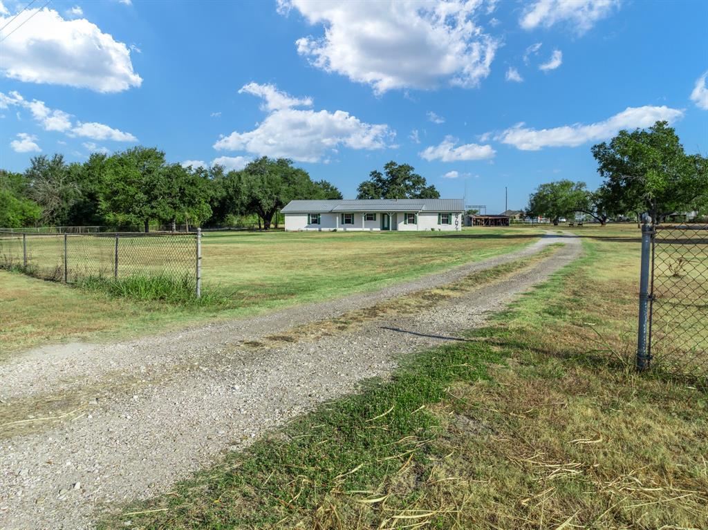 8707 E Highway 6 Property Photo 36