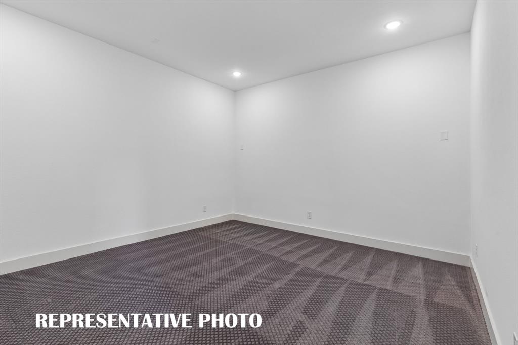 992 Stargrass Drive Property Photo 6